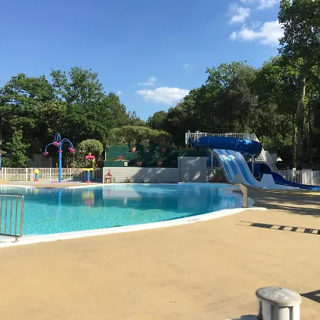 Mobilhome Familial 6 A 7 P 3 42 M2 Brevin Les Pierres Couchees