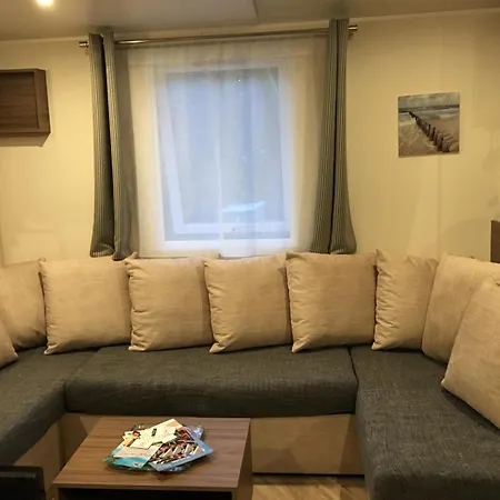 Mobilhome Familial 6 A 7 P 3 42 M2 Brevin Les Pierres Couchees * Saint-Brevin-les-Pins