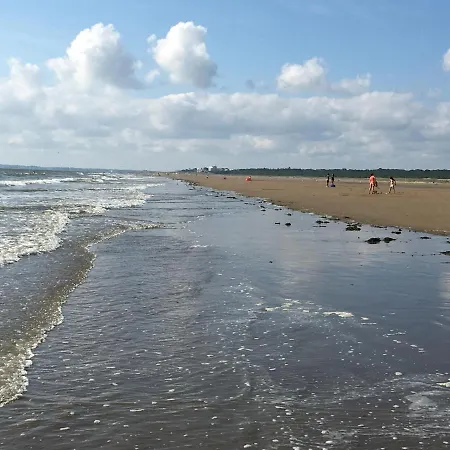 Mobilhome Familial 6 A 7 P 3 42 M2 Brevin Les Pierres Couchees * Saint-Brévin-les-Pins