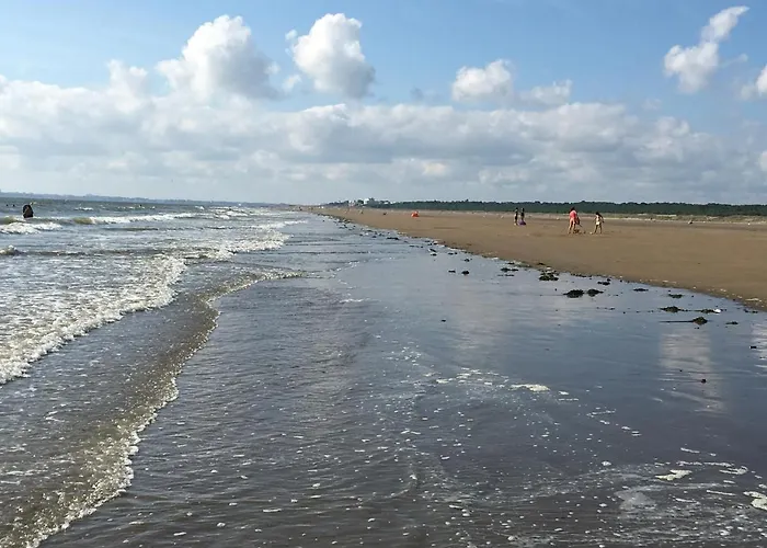 Mobilhome Familial 6 A 7 P 3 42 M2 Brevin Les Pierres Couchees * Saint-Brévin-les-Pins