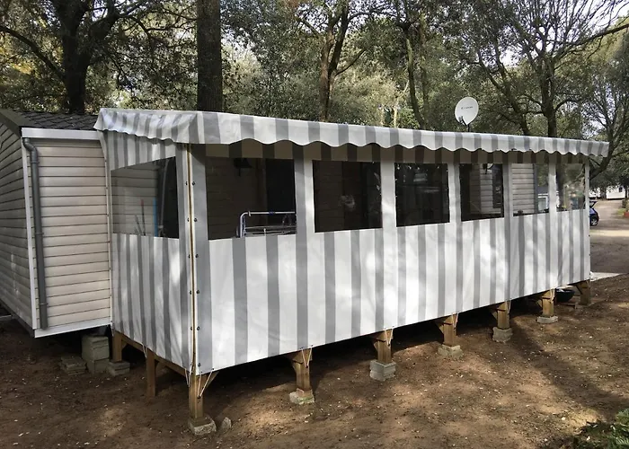 Mobilhome Familial 6 A 7 P 3 42 M2 Brevin Les Pierres Couchees * Saint-Brévin-les-Pins