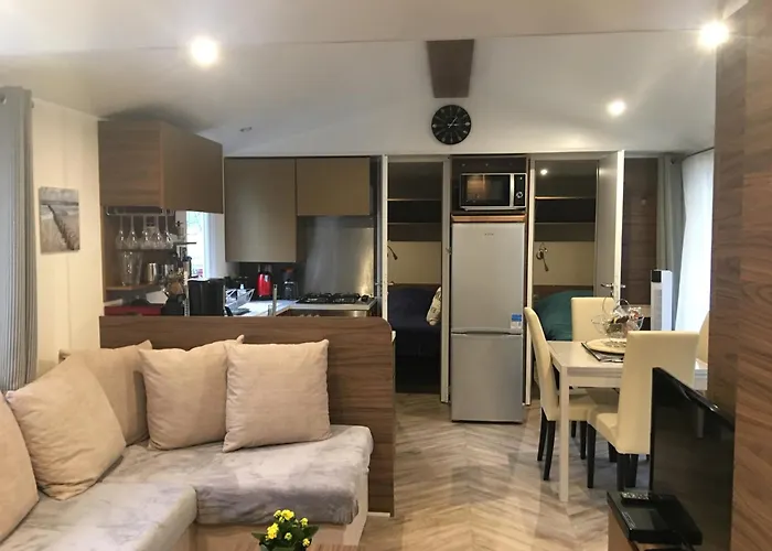 Mobilhome Familial 6 A 7 P 3 42 M2 Brevin Les Pierres Couchees Kemp Saint-Brévin-les-Pins