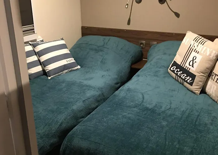 Mobilhome Familial 6 A 7 P 3 42 M2 Brevin Les Pierres Couchees Saint-Brévin-les-Pins