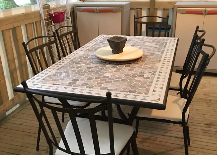 Mobilhome Familial 6 A 7 P 3 42 M2 Brevin Les Pierres Couchees Saint-Brévin-les-Pins