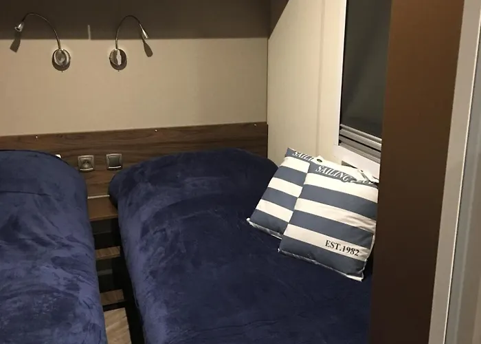 Mobilhome Familial 6 A 7 P 3 42 M2 Brevin Les Pierres Couchees * Saint-Brévin-les-Pins